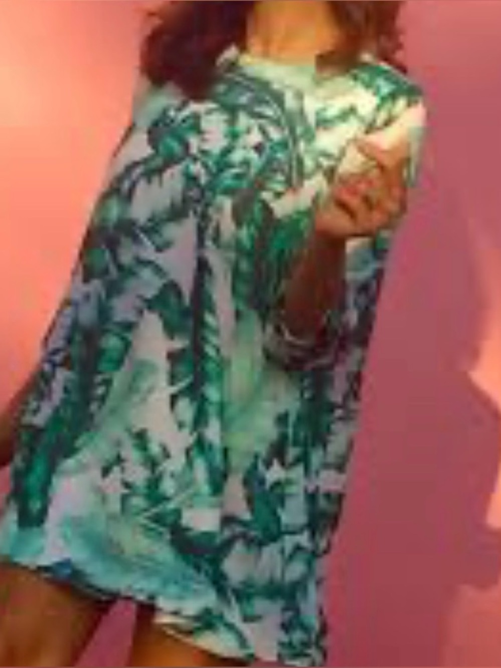 207. Beautiful Green and White Leaf-Print Long Sleeve Dress